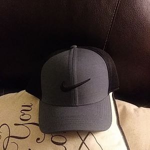 Nike golf hat